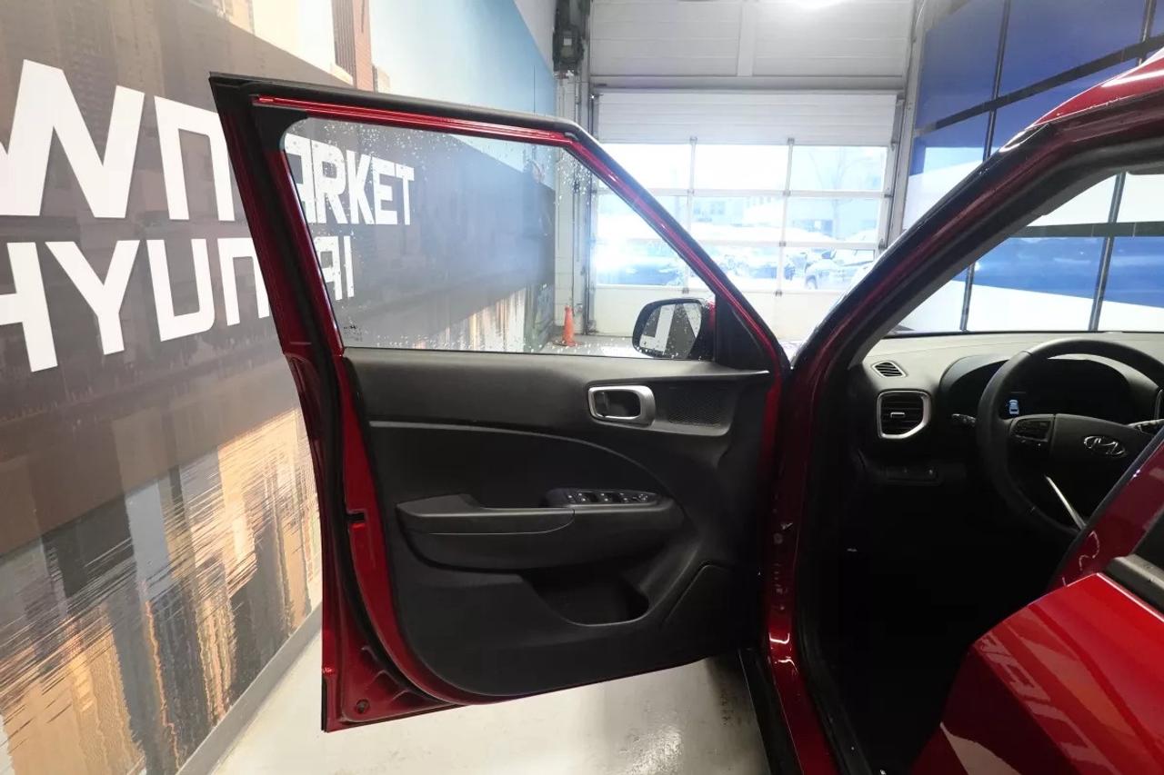 2025 Hyundai Venue PREFERRED   HEATED SEATS   HEATED WHEEL   APPLE CA Photo