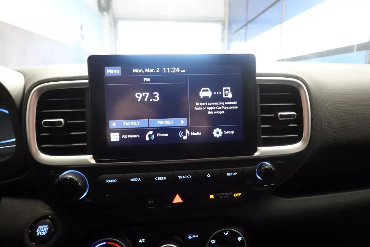 2025 Hyundai Venue PREFERRED   HEATED SEATS   HEATED WHEEL   APPLE CA Photo