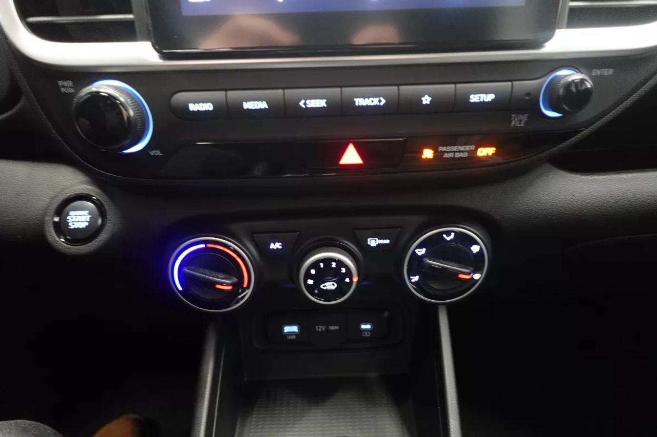 2025 Hyundai Venue PREFERRED   HEATED SEATS   HEATED WHEEL   APPLE CA Photo