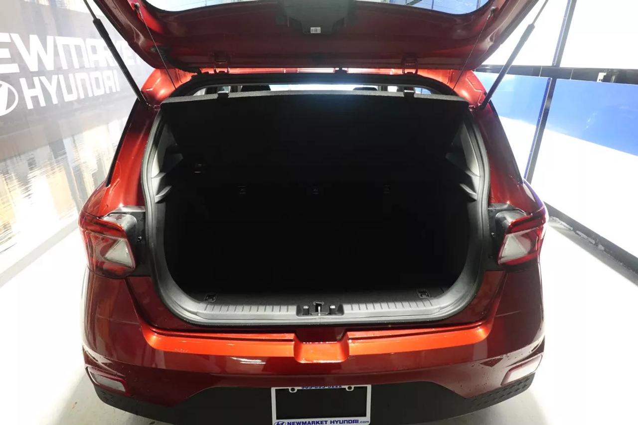 2025 Hyundai Venue PREFERRED   HEATED SEATS   HEATED WHEEL   APPLE CA Photo