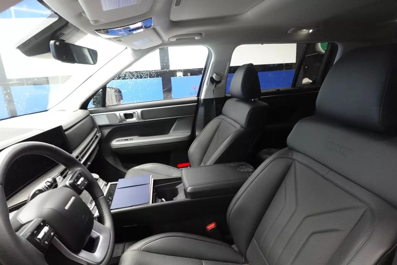 2025 Hyundai Santa Fe XRT PRO   HEATED SEATS, HEATED WHEEL, APPLE CARPLA Photo