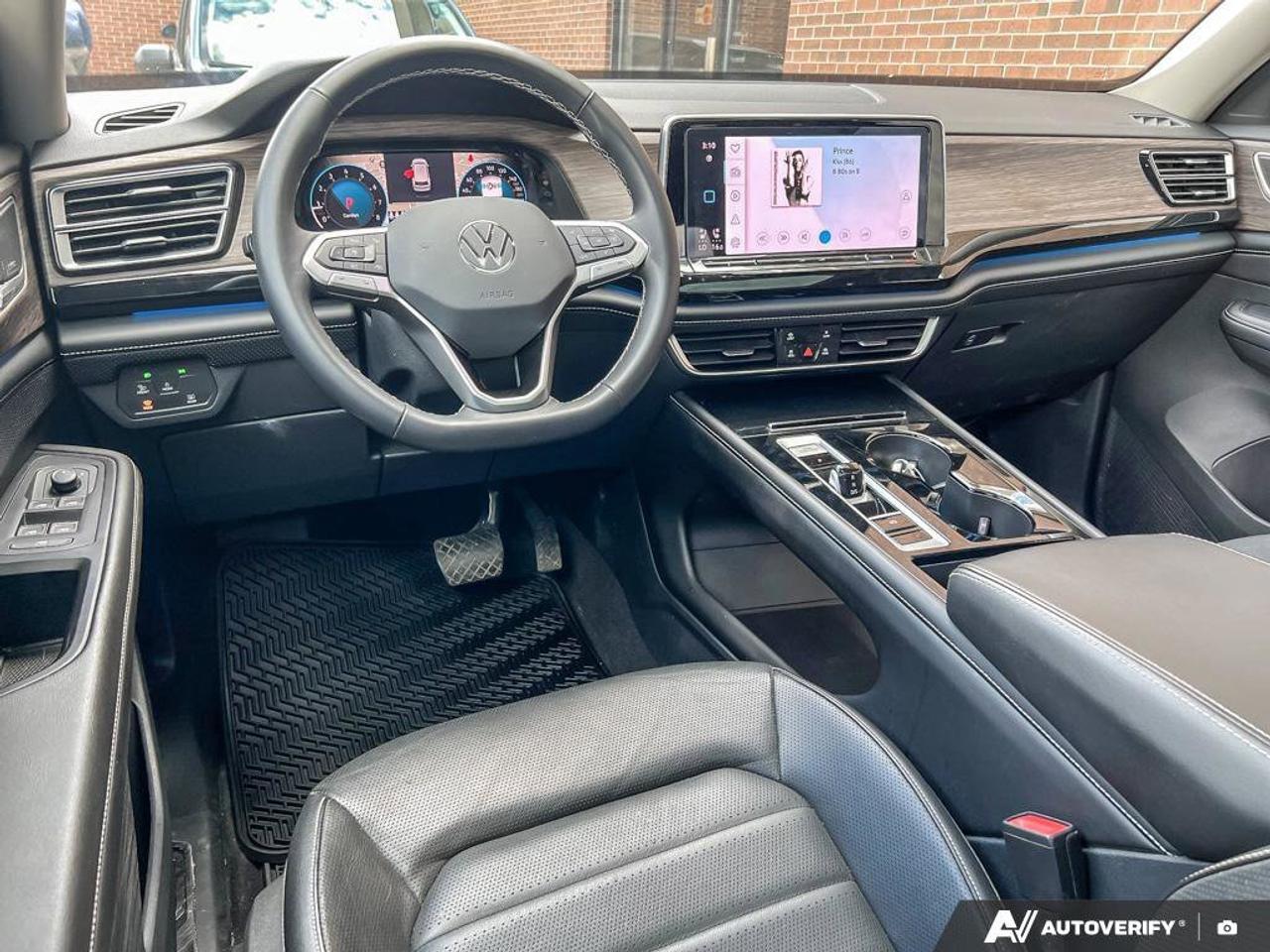 2024 Volkswagen Atlas Highline   ONE OWNER   LEATHER Photo