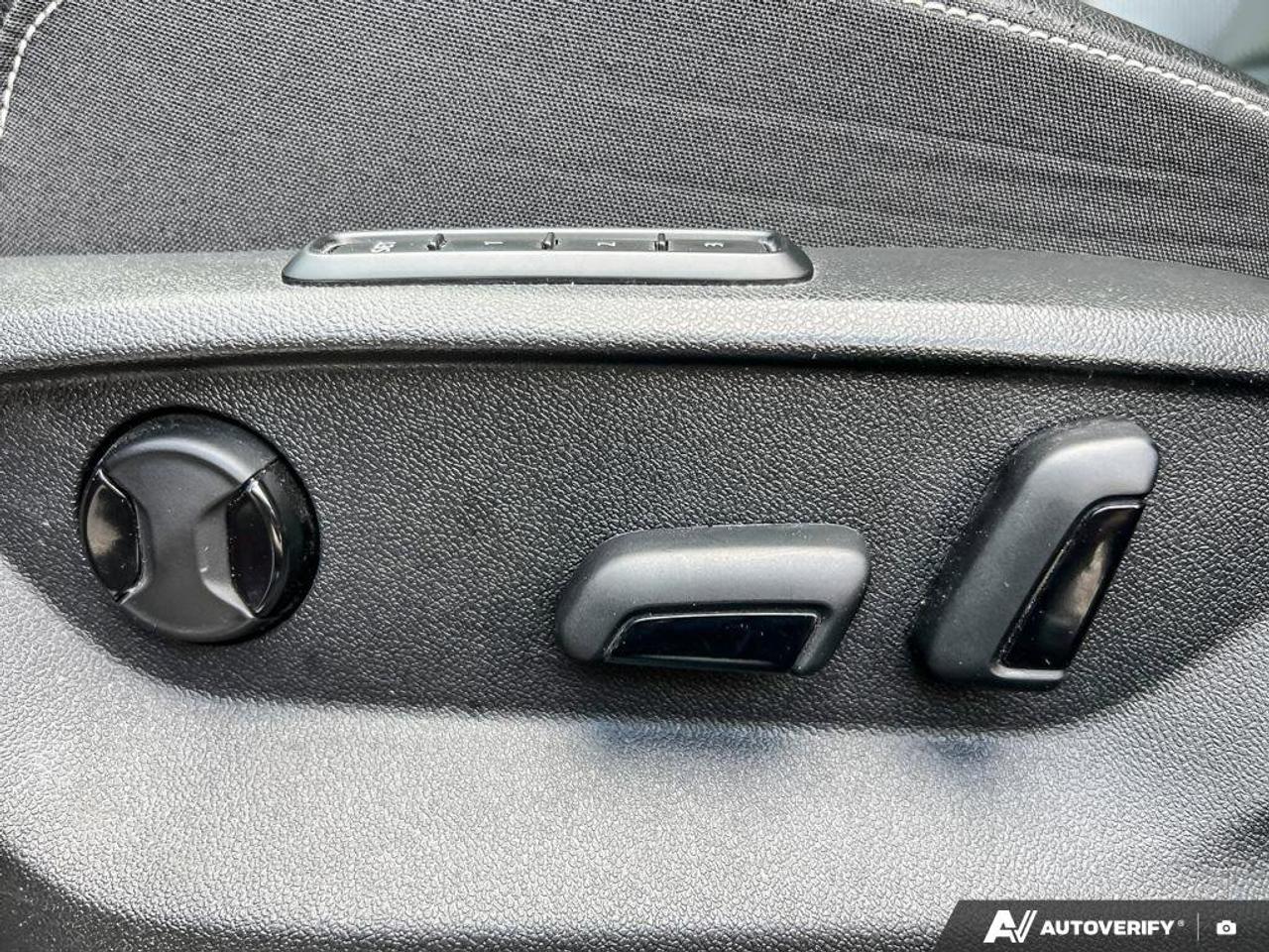2024 Volkswagen Atlas Highline   ONE OWNER   LEATHER Photo