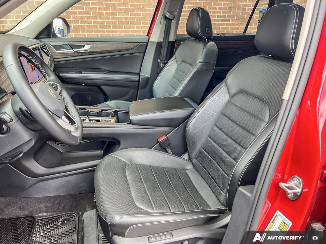 2024 Volkswagen Atlas Highline   ONE OWNER   LEATHER Photo