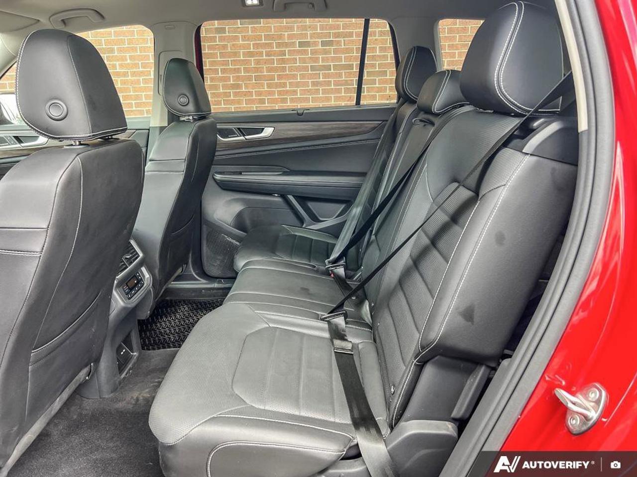 2024 Volkswagen Atlas Highline   ONE OWNER   LEATHER Photo