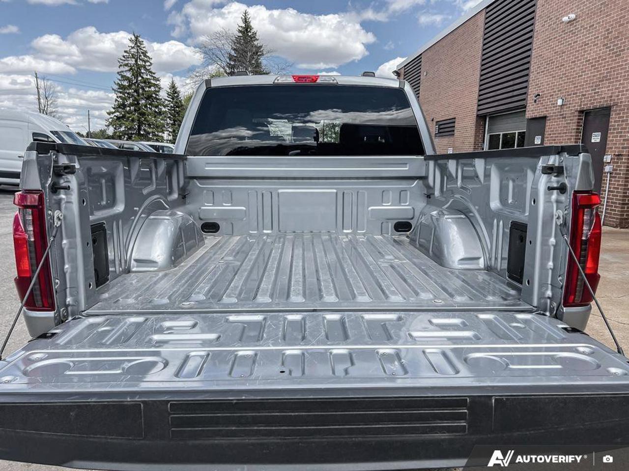 2025 Ford F-150 XLT   FORMER RENTAL   REAR CAMERA   TRAILER HITCH Photo