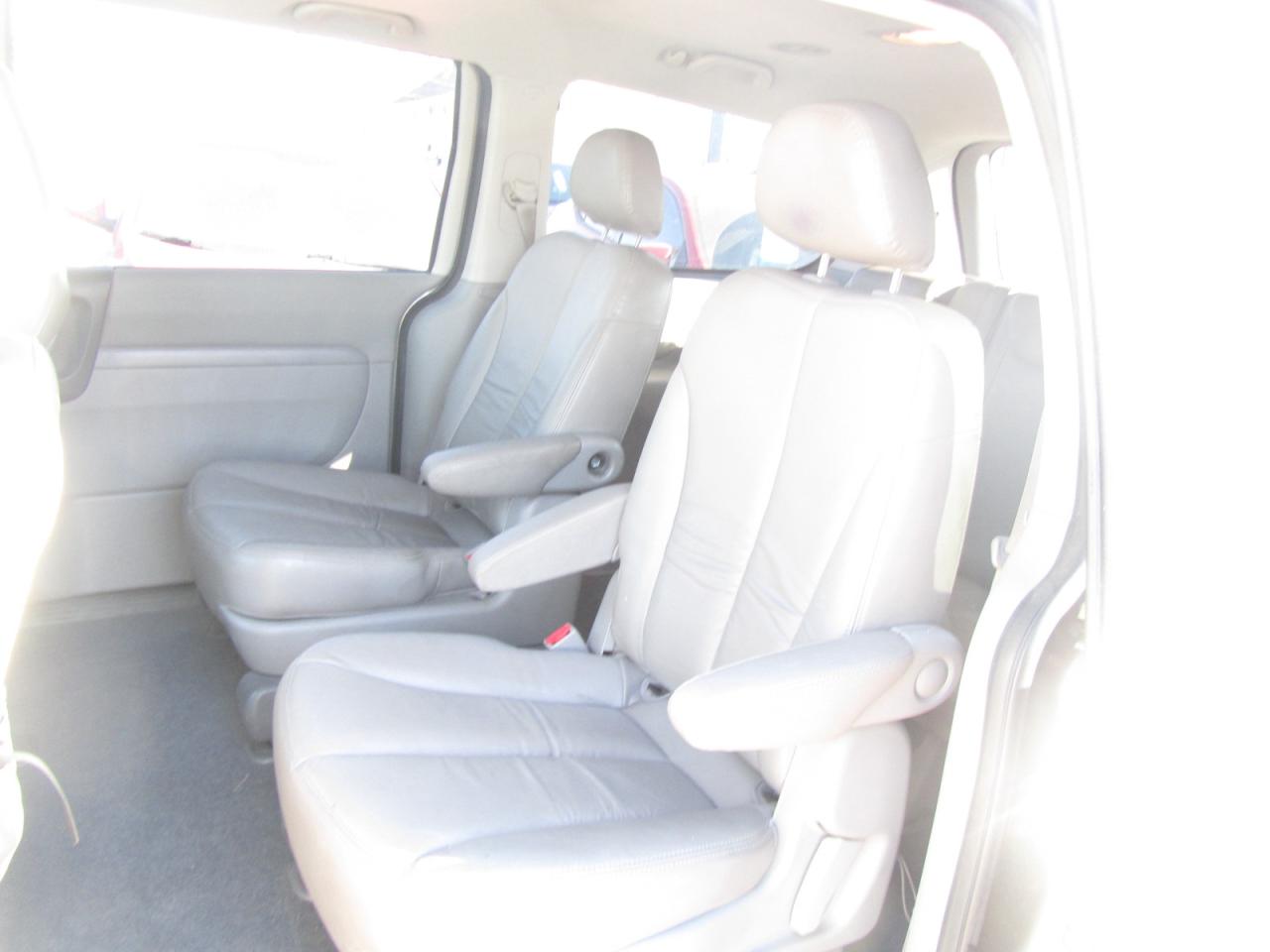 2011 Kia Sedona 4dr LWB EX Photo