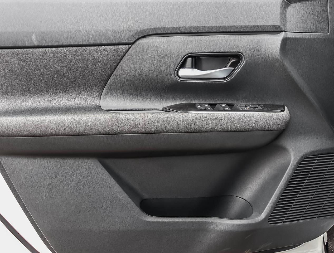 2026 Nissan Kicks SV PREMIUM AWD Photo