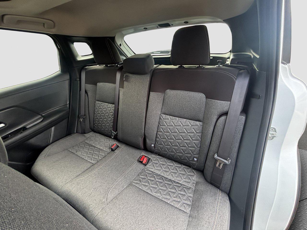 2026 Nissan Kicks SV PREMIUM AWD Photo