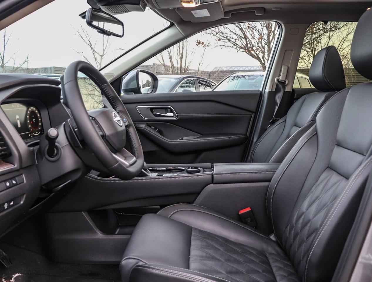 2026 Nissan Rogue Platinum Photo