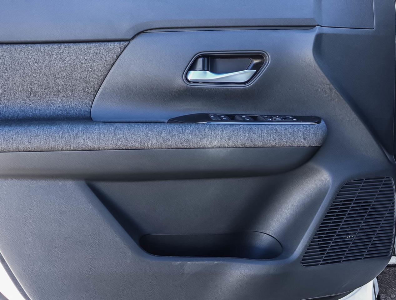 2026 Nissan Kicks SV PREMIUM AWD Photo