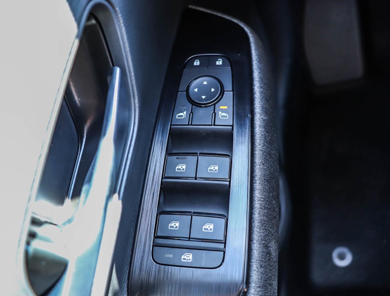 2026 Nissan Kicks SV PREMIUM AWD Photo