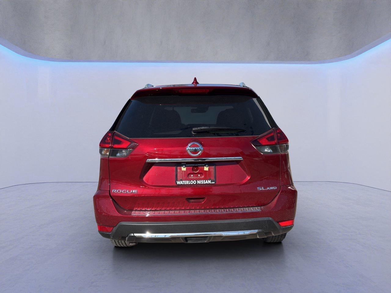 2018 Nissan Rogue SL Photo