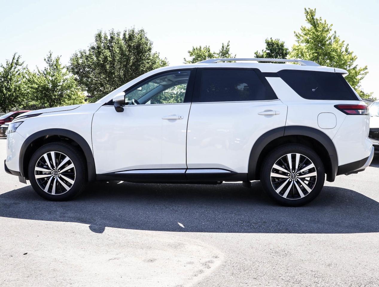 2025 Nissan Pathfinder Platinum Photo