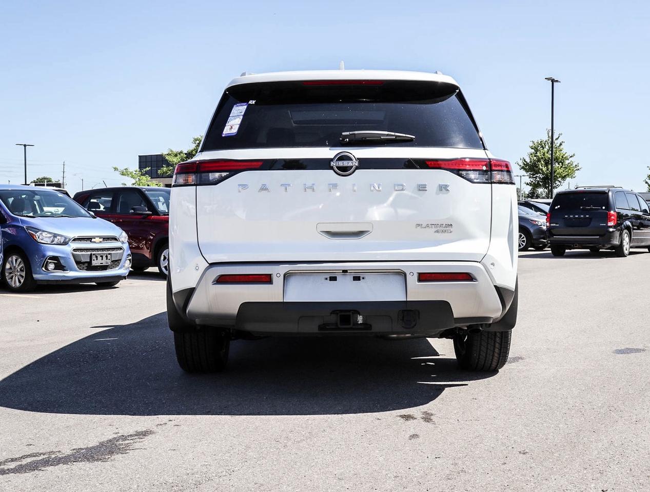 2025 Nissan Pathfinder Platinum Photo