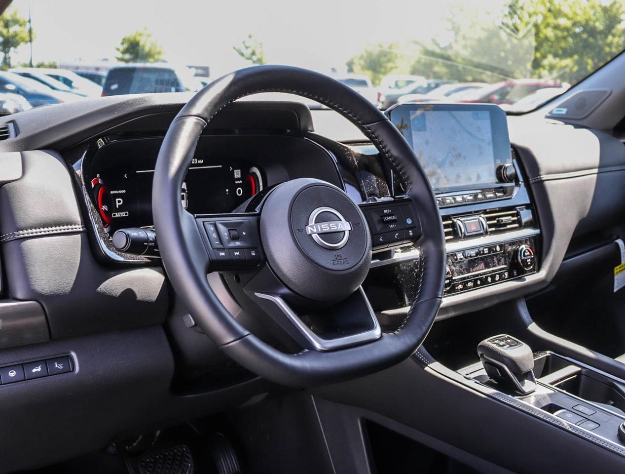 2025 Nissan Pathfinder Platinum Photo