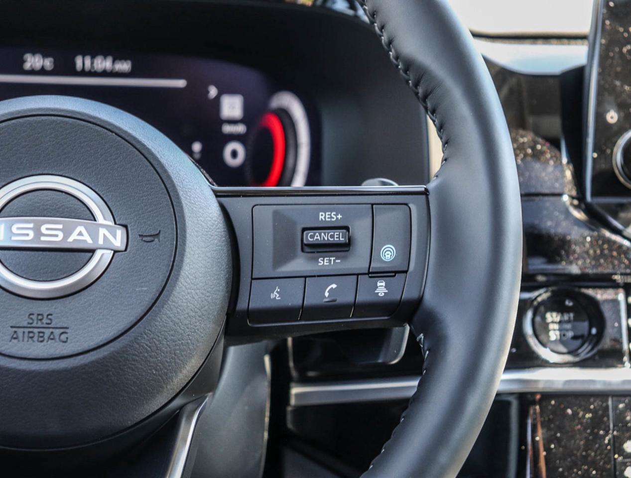 2025 Nissan Pathfinder Platinum Photo