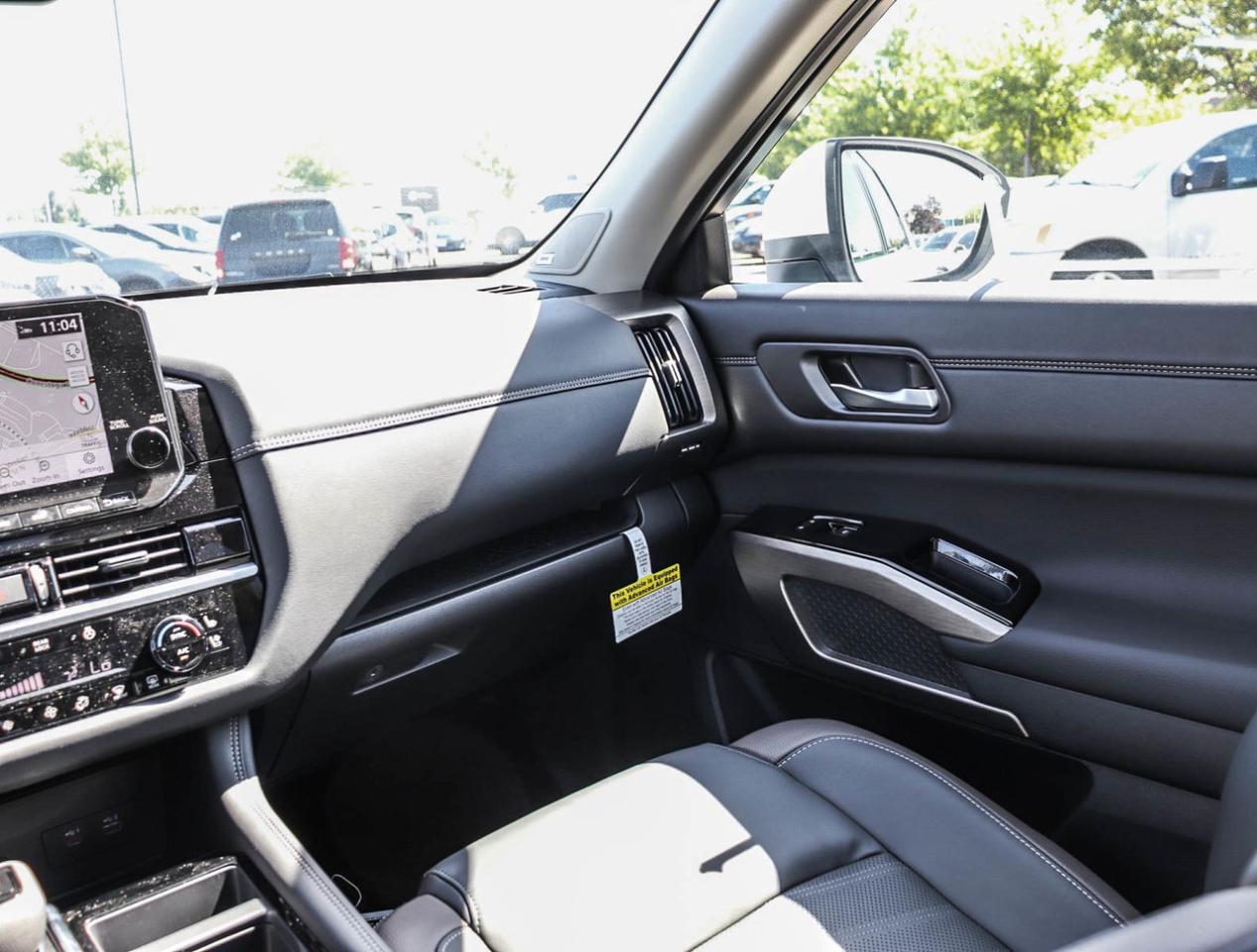 2025 Nissan Pathfinder Platinum Photo