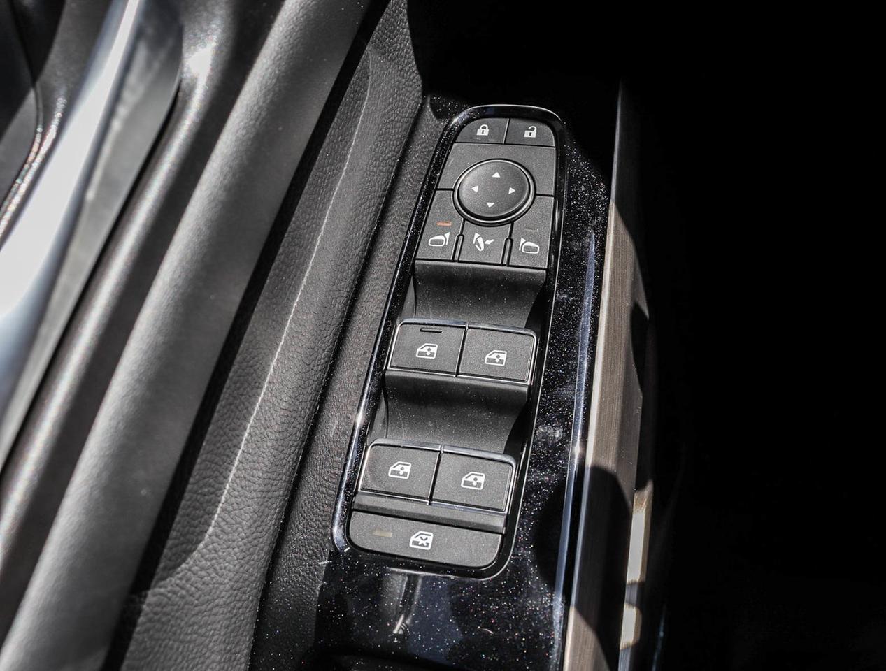 2025 Nissan Pathfinder Platinum Photo