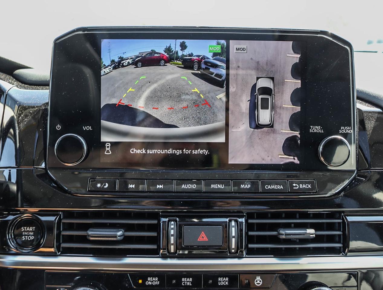 2025 Nissan Pathfinder Platinum Photo