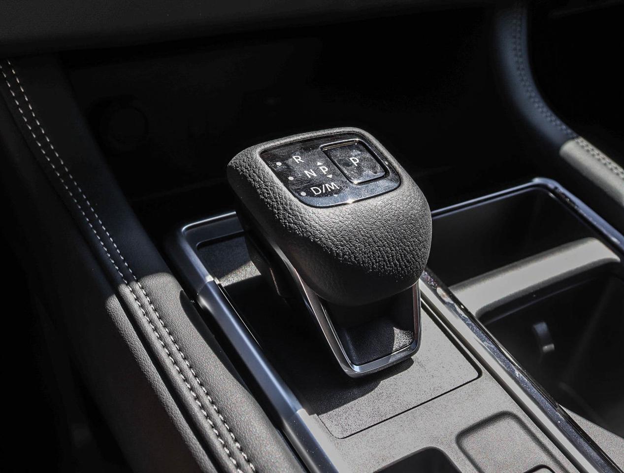 2025 Nissan Pathfinder Platinum Photo