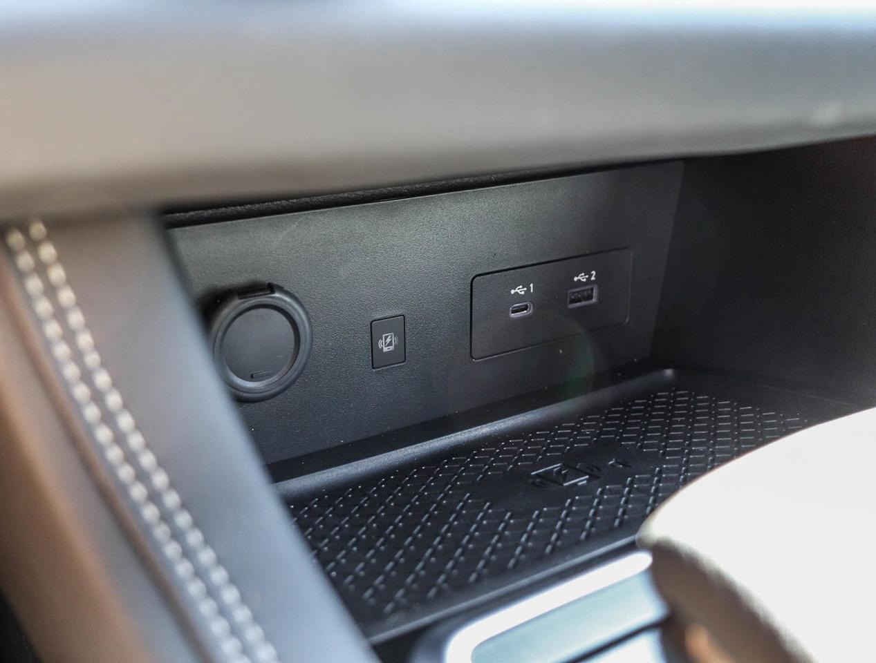 2025 Nissan Pathfinder Platinum Photo