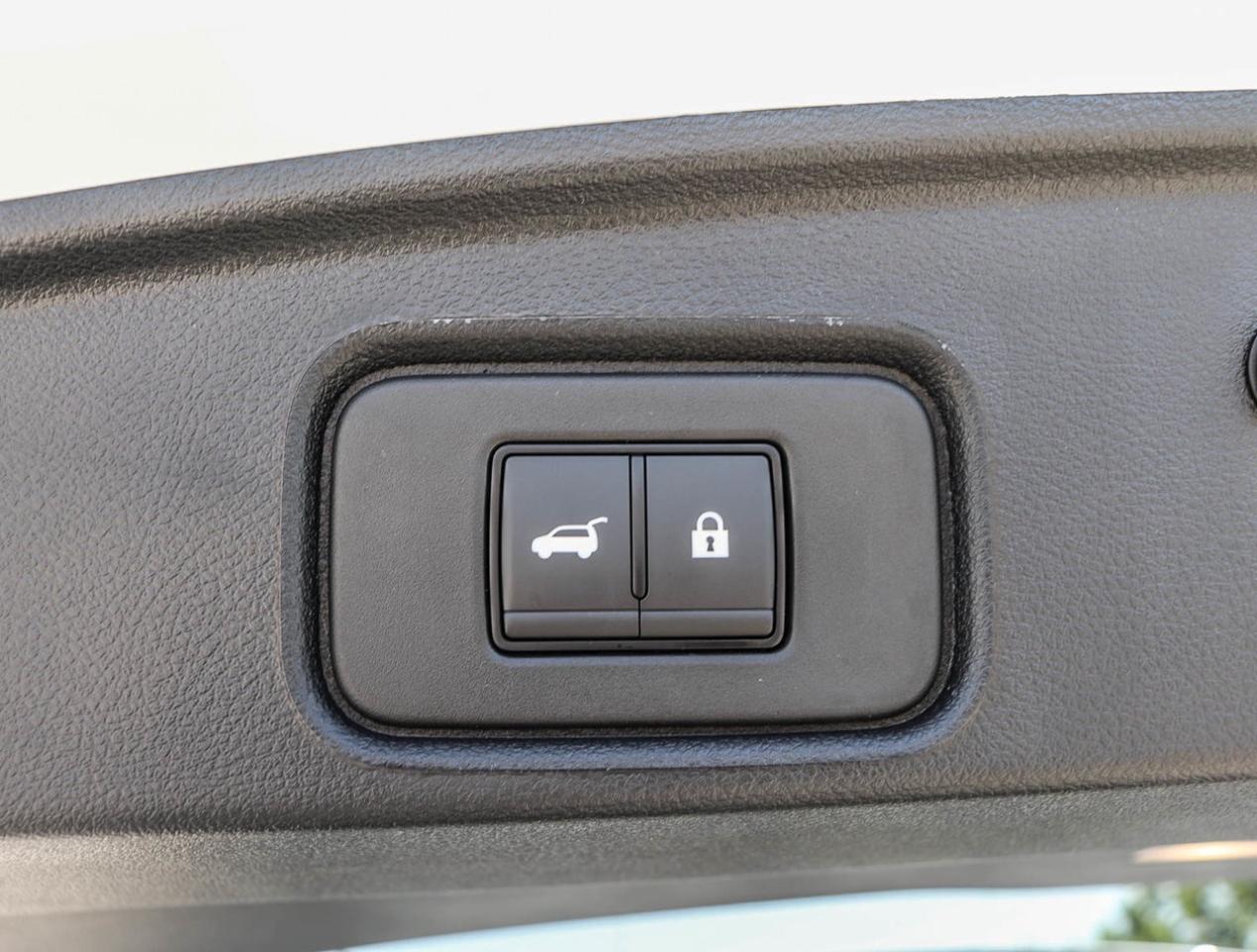 2025 Nissan Pathfinder Platinum Photo