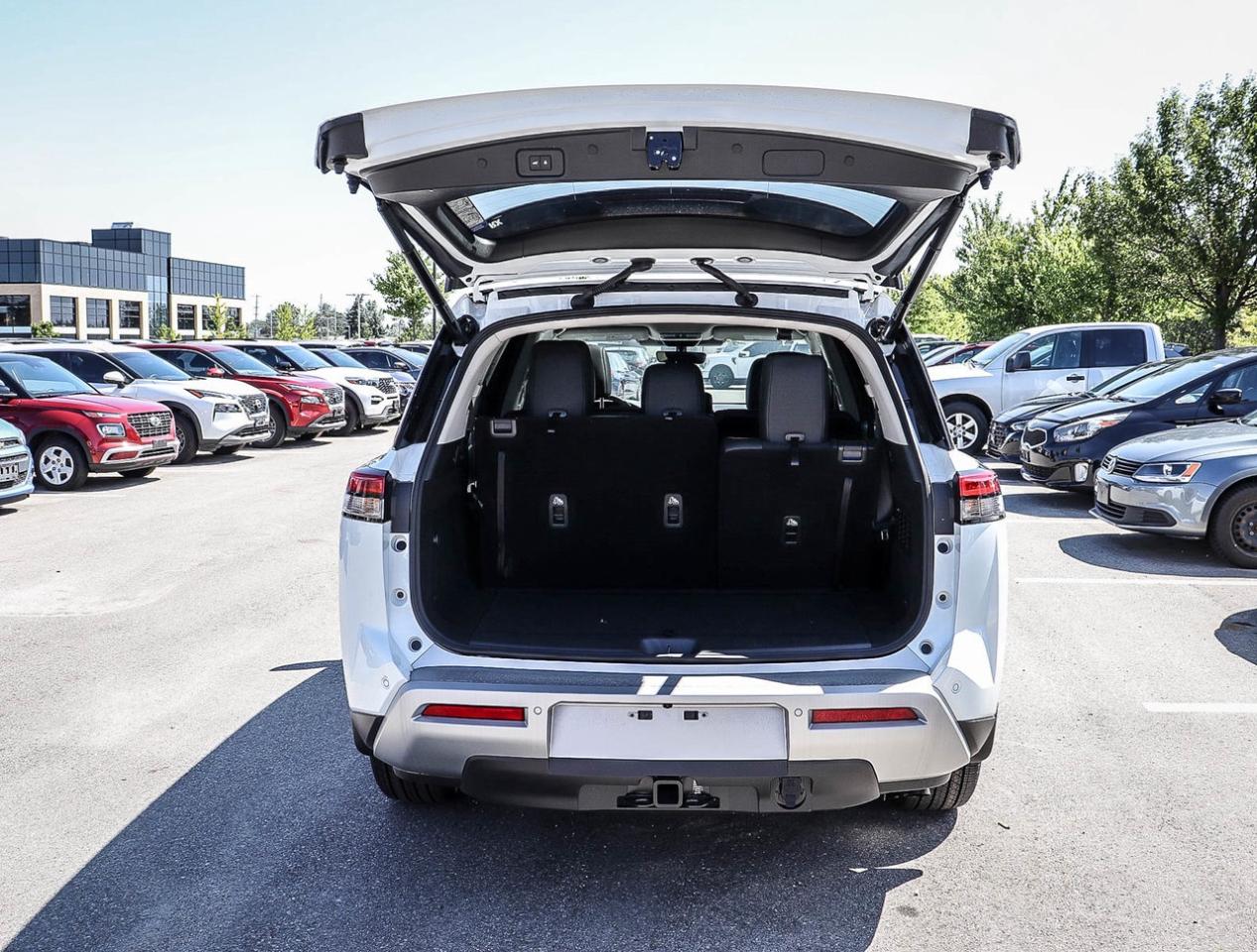 2025 Nissan Pathfinder Platinum Photo