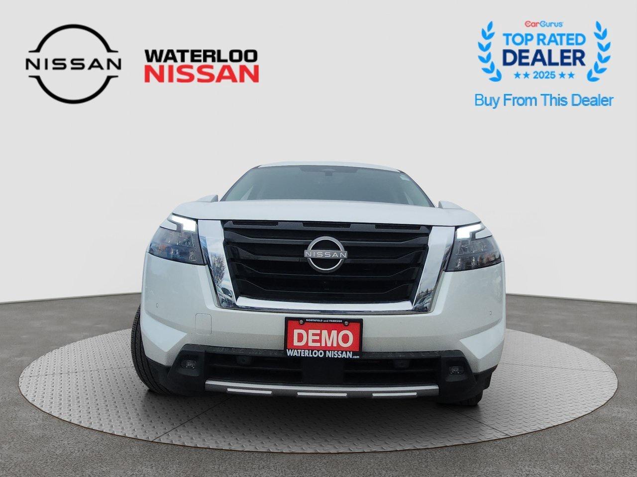 2025 Nissan Pathfinder Platinum Photo