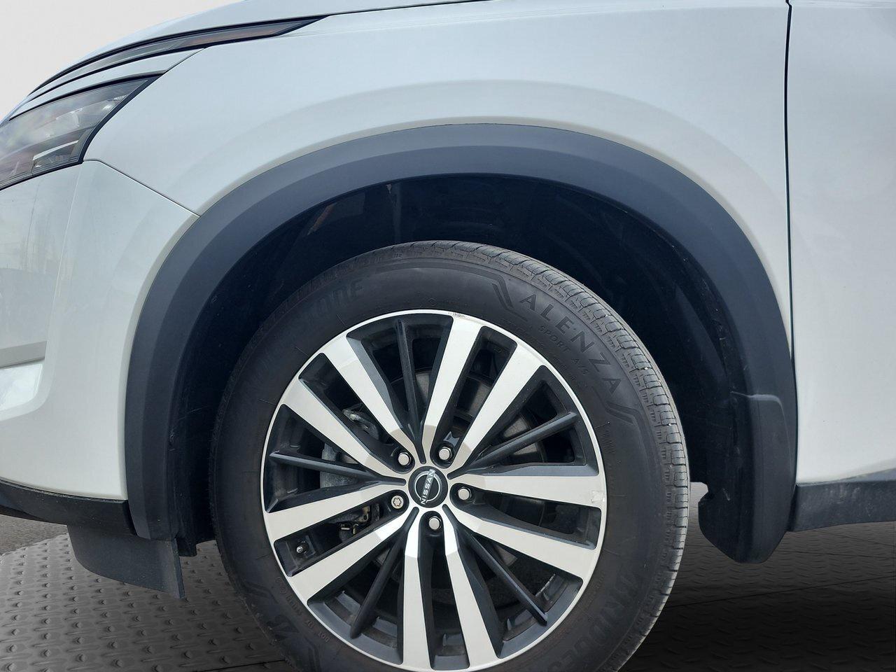 2025 Nissan Pathfinder Platinum Photo