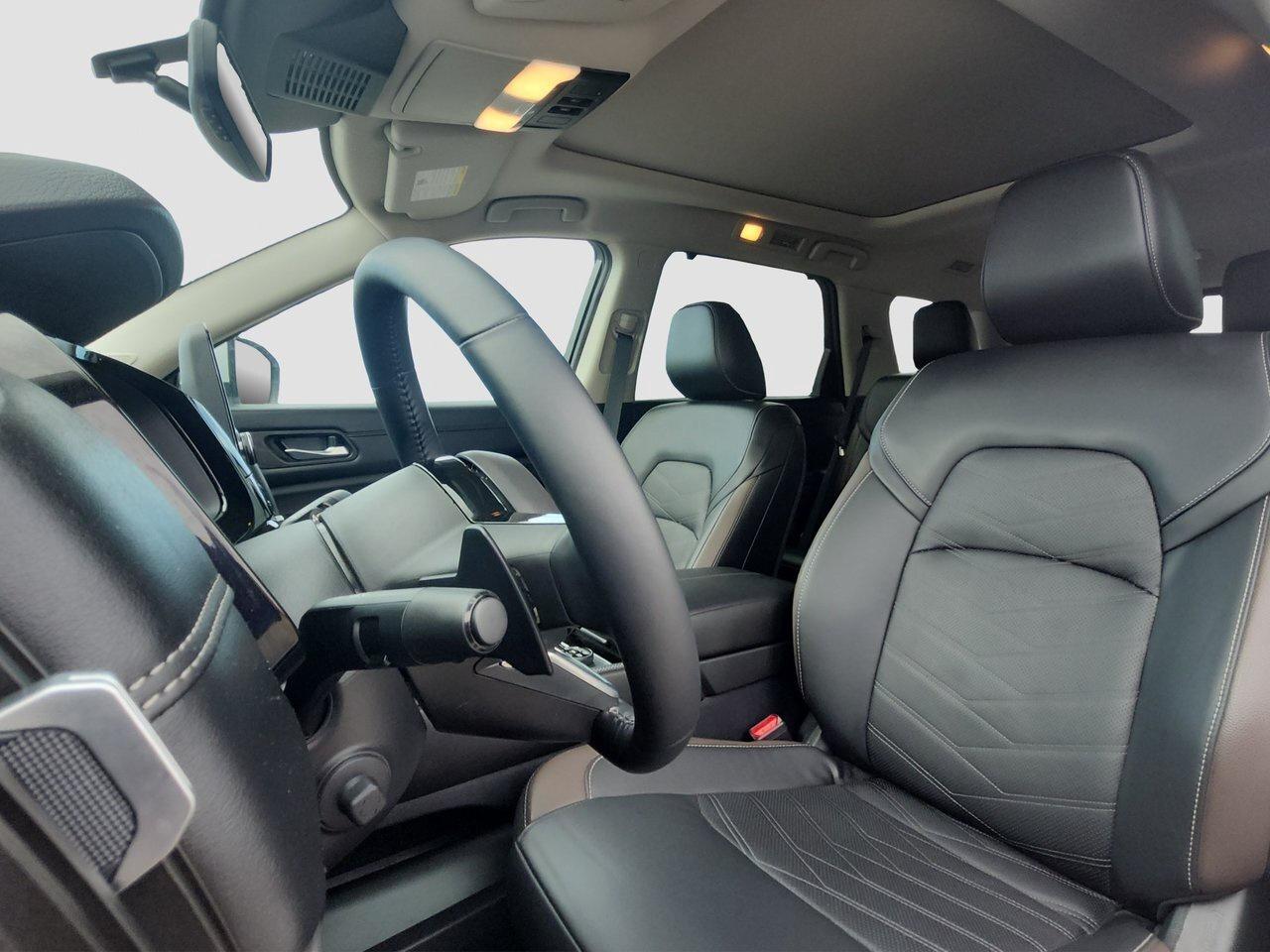 2025 Nissan Pathfinder Platinum Photo