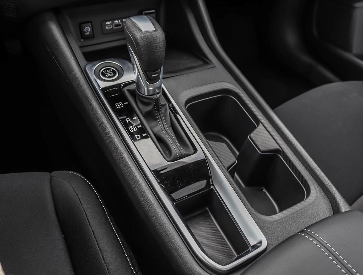 2025 Nissan Sentra SV MOONROOF Photo