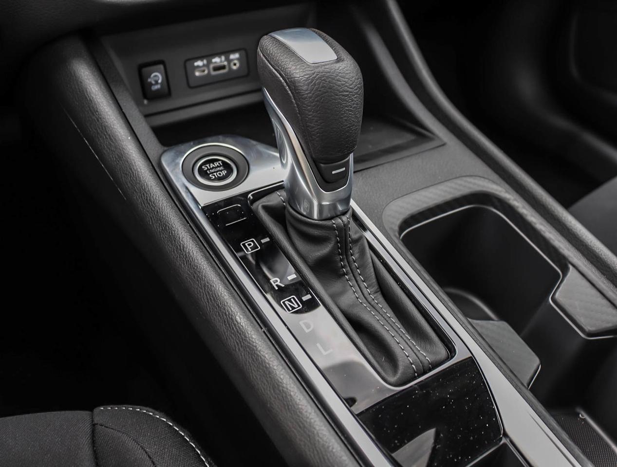 2025 Nissan Sentra SV MOONROOF Photo