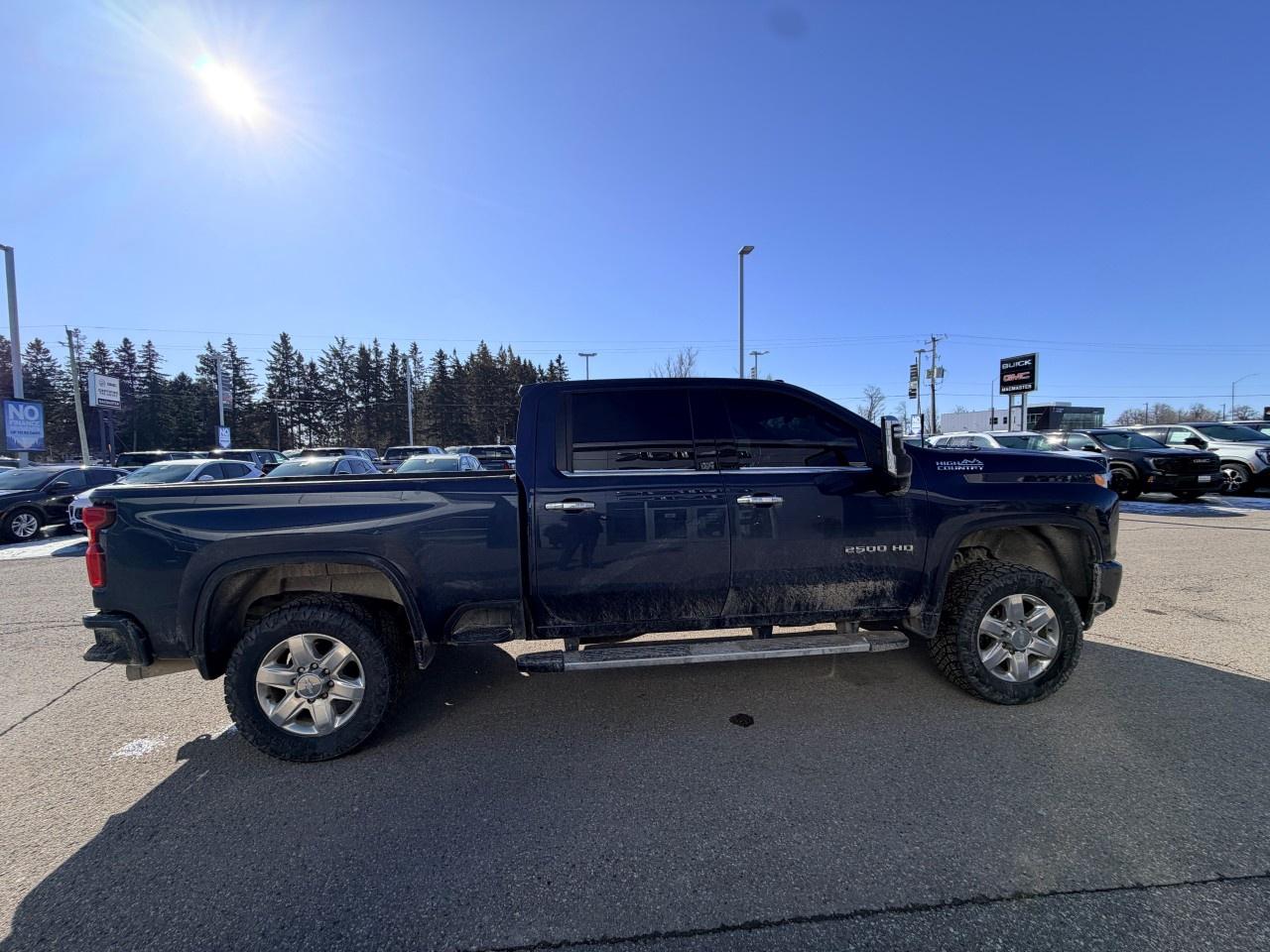 2022 Chevrolet SILVERADO 2500HD 4WD Crew Cab Standard Box High Country Photo