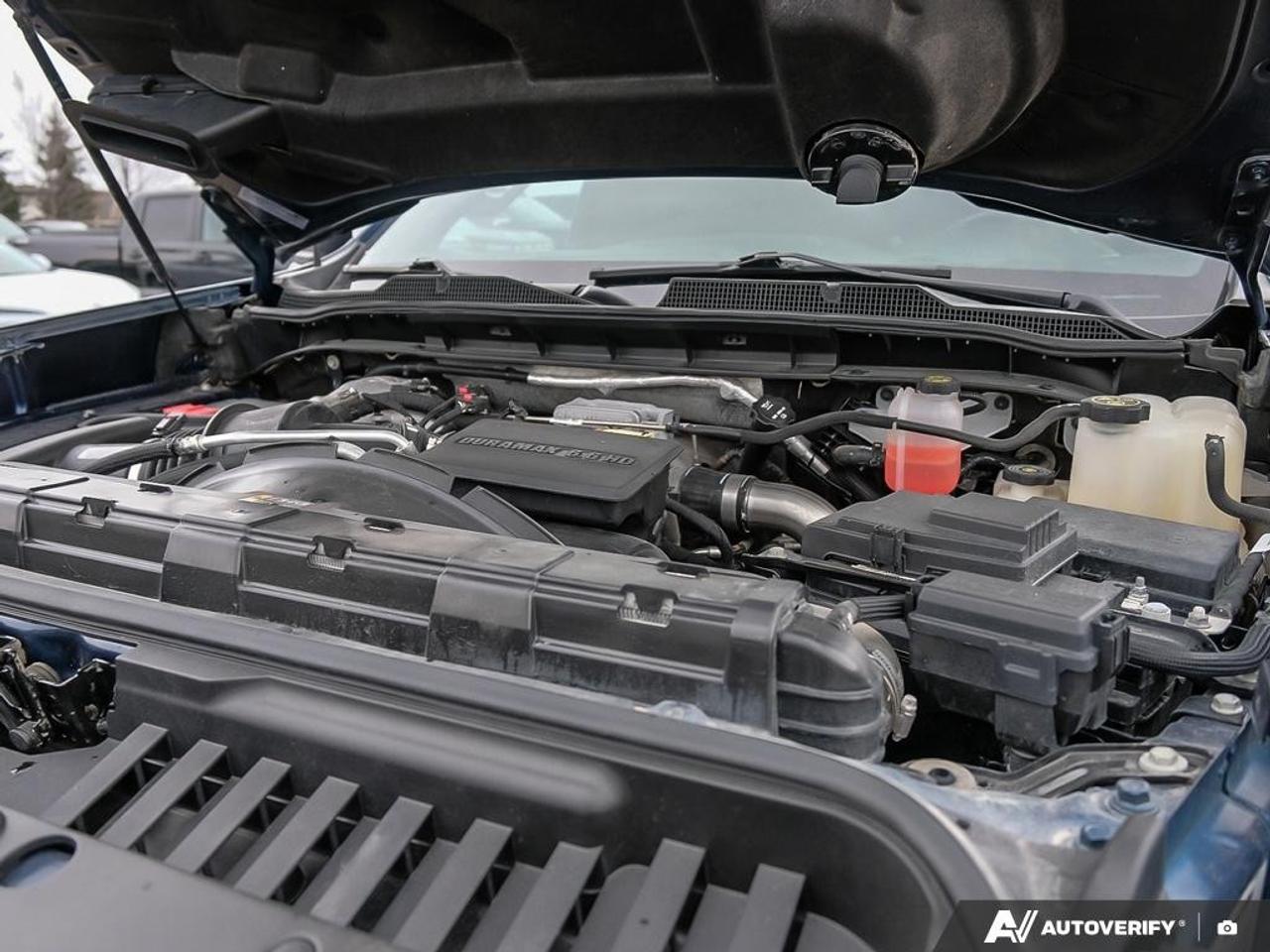 2022 Chevrolet SILVERADO 2500HD 4WD Crew Cab Standard Box High Country Photo
