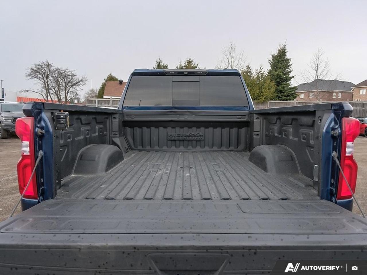 2022 Chevrolet SILVERADO 2500HD 4WD Crew Cab Standard Box High Country Photo