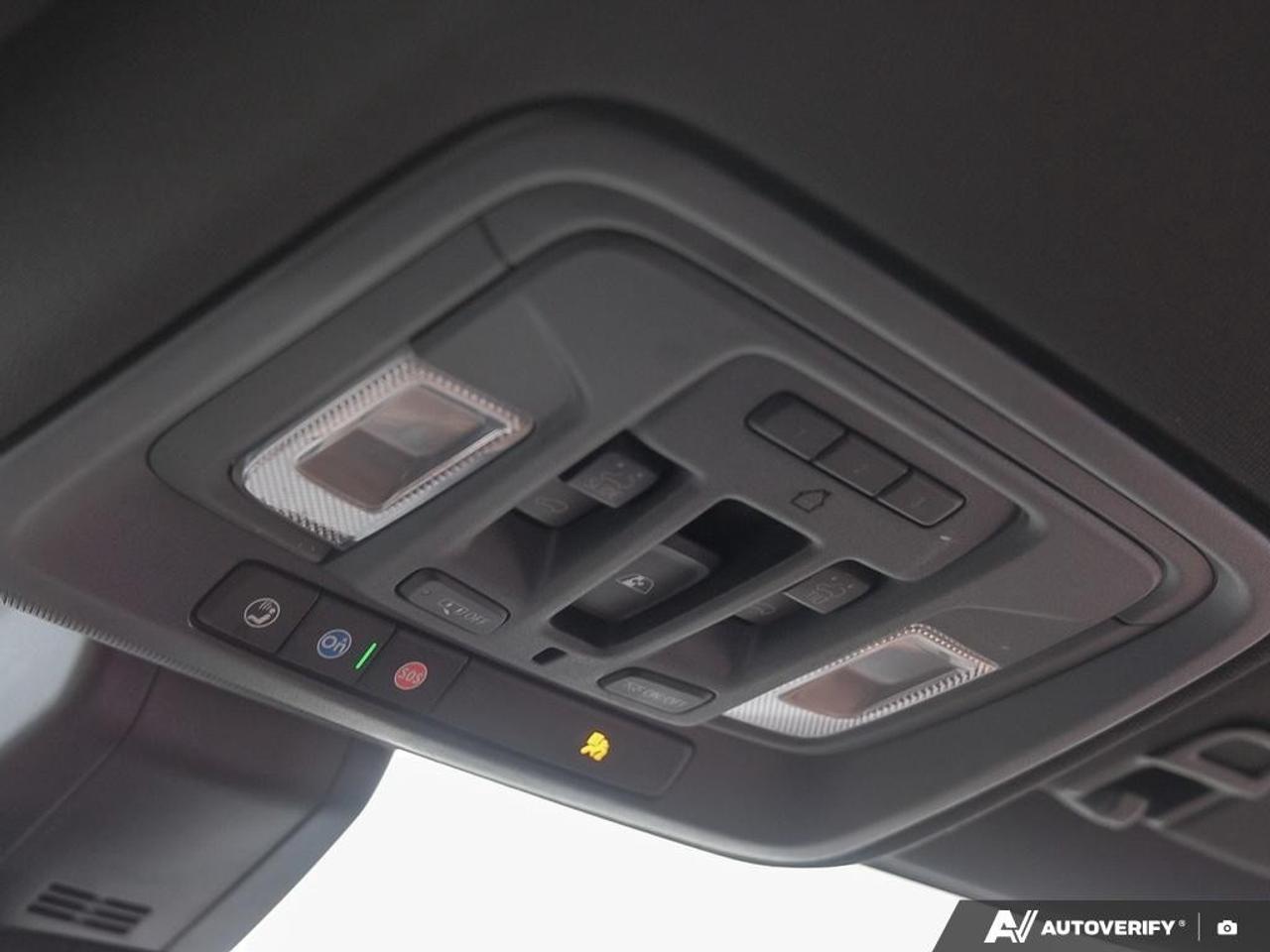 2022 Chevrolet SILVERADO 2500HD 4WD Crew Cab Standard Box High Country Photo