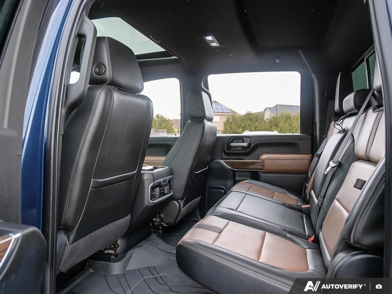 2022 Chevrolet SILVERADO 2500HD 4WD Crew Cab Standard Box High Country Photo