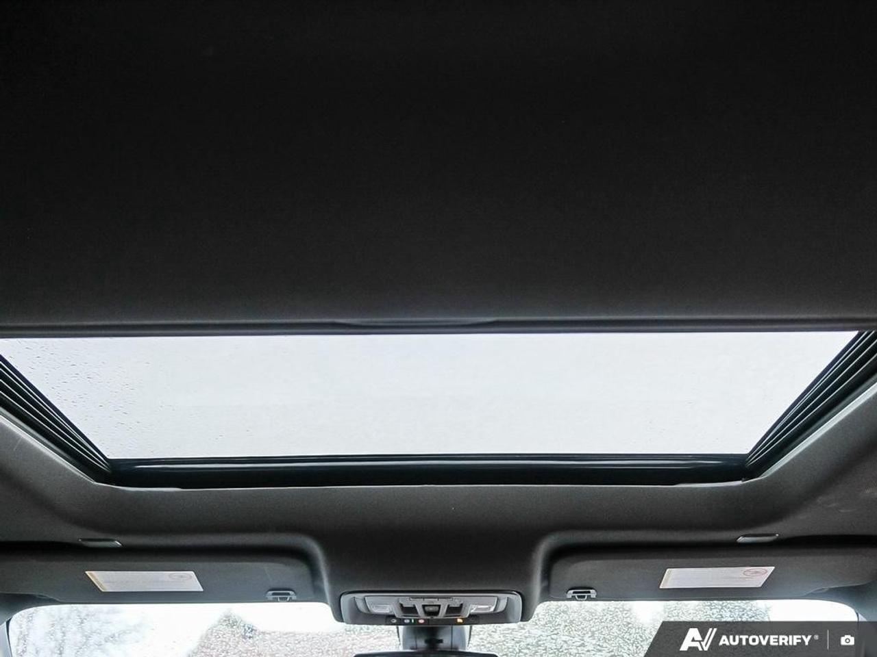 2022 Chevrolet SILVERADO 2500HD 4WD Crew Cab Standard Box High Country Photo