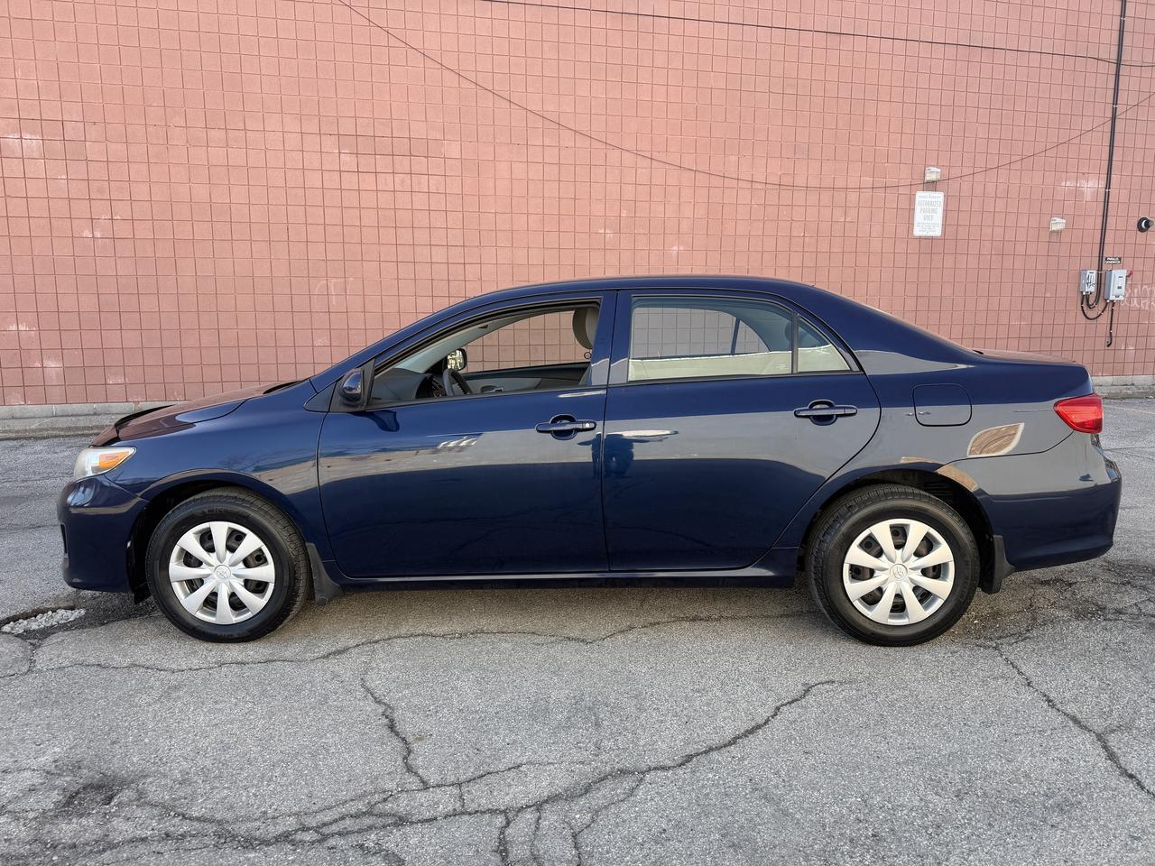 2011 Toyota Corolla 4dr Auto CE !! ONE OWNER ! NO ACCIDENTS 122753 KMS Photo