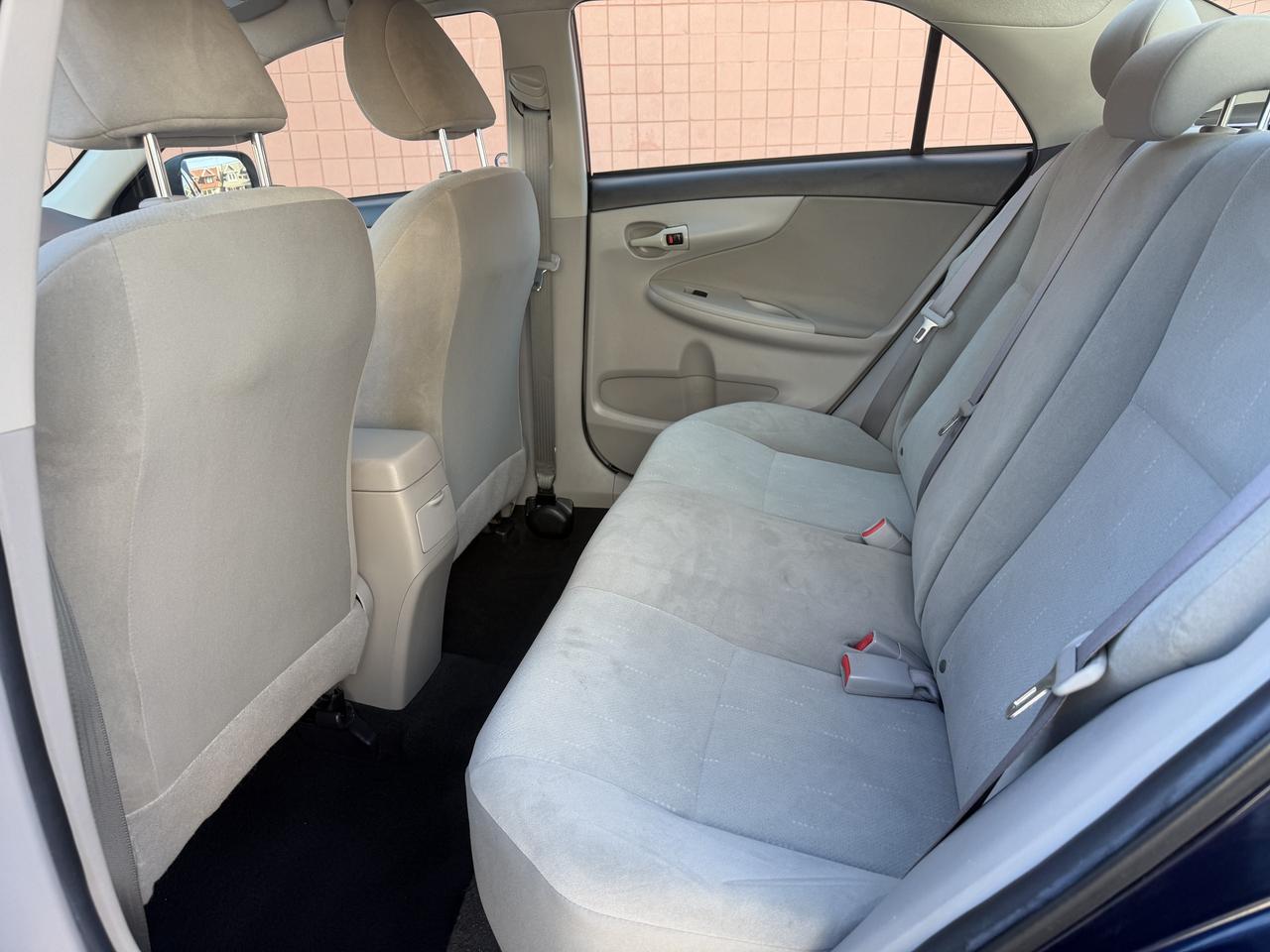 2011 Toyota Corolla 4dr Auto CE !! ONE OWNER ! NO ACCIDENTS 122753 KMS Photo
