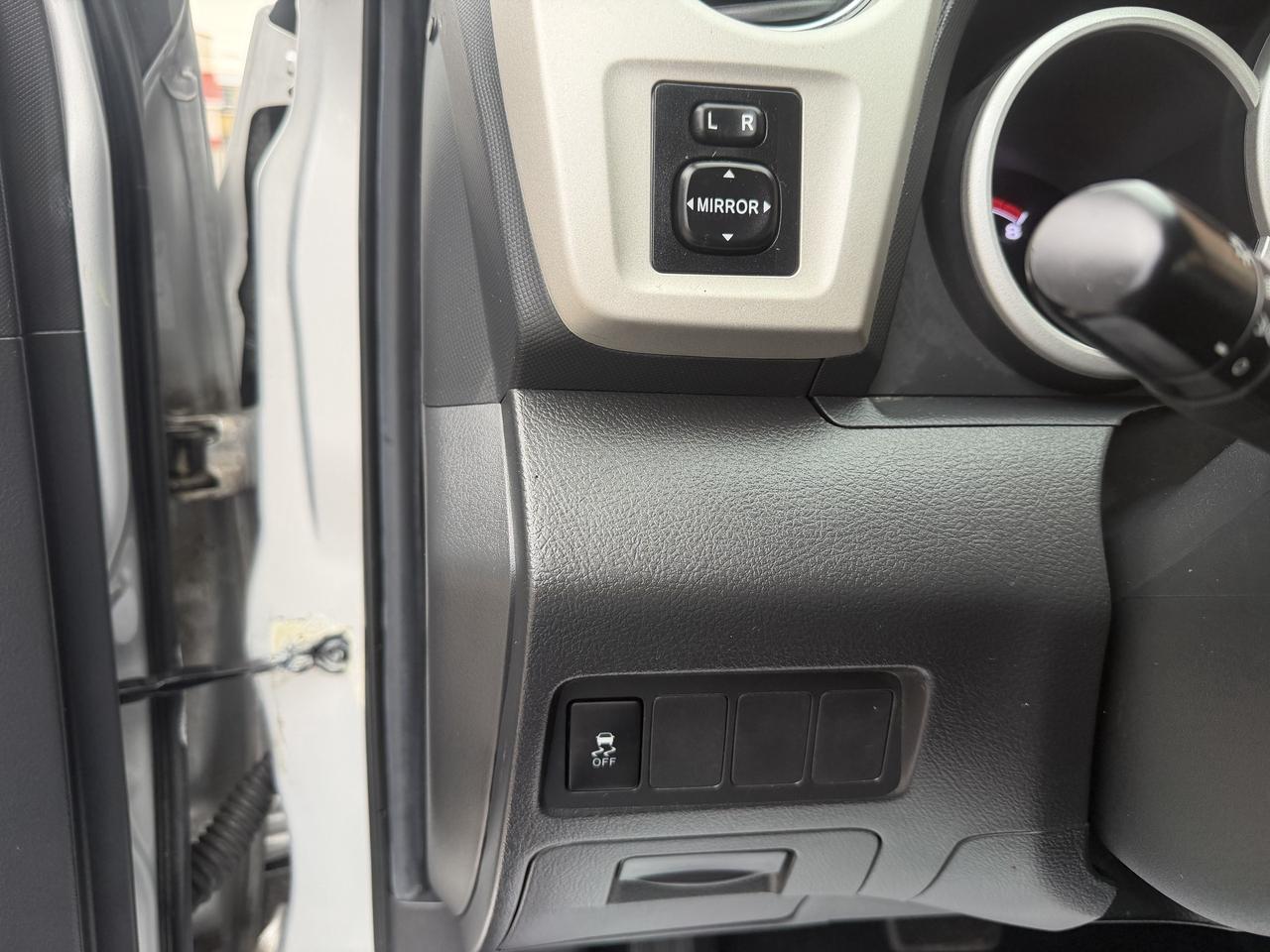 2013 Toyota Matrix Wgn Auto FWD !!! 67586 !!! CAR FAX CLEAN !!! MINT Photo