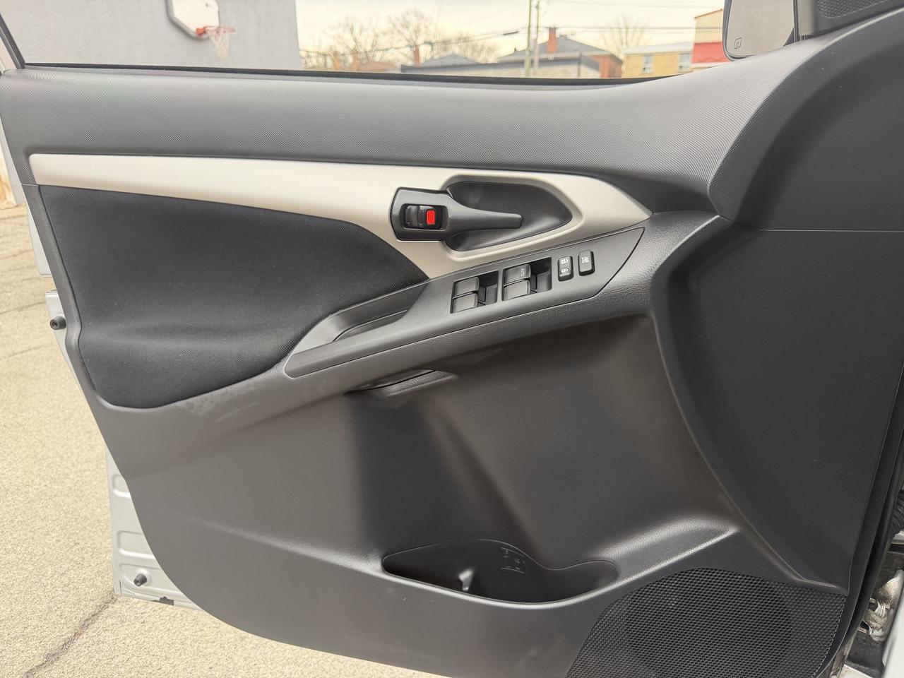 2013 Toyota Matrix Wgn Auto FWD !!! 67586 !!! CAR FAX CLEAN !!! MINT Photo