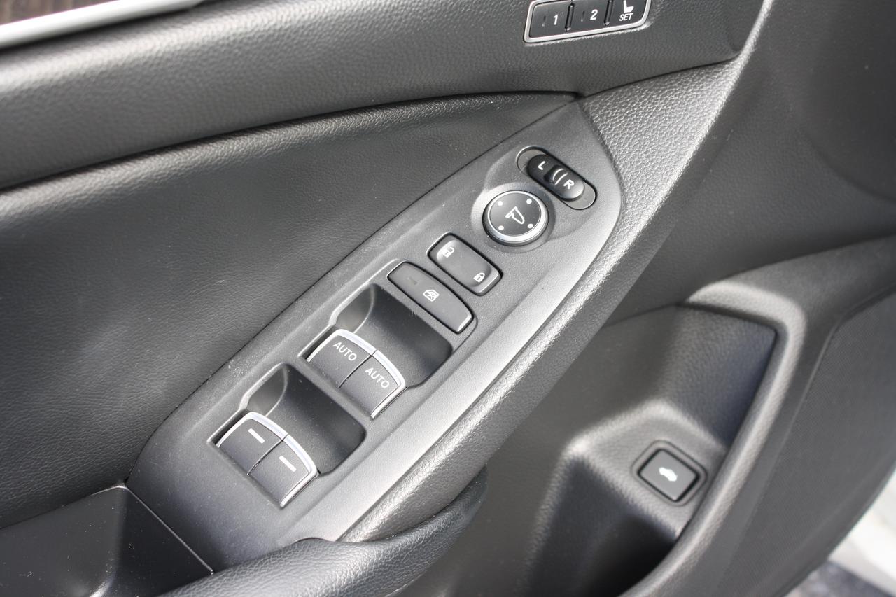 2018 Honda Accord Touring CVT / Leather / Heated Seats / Sunroof Photo
