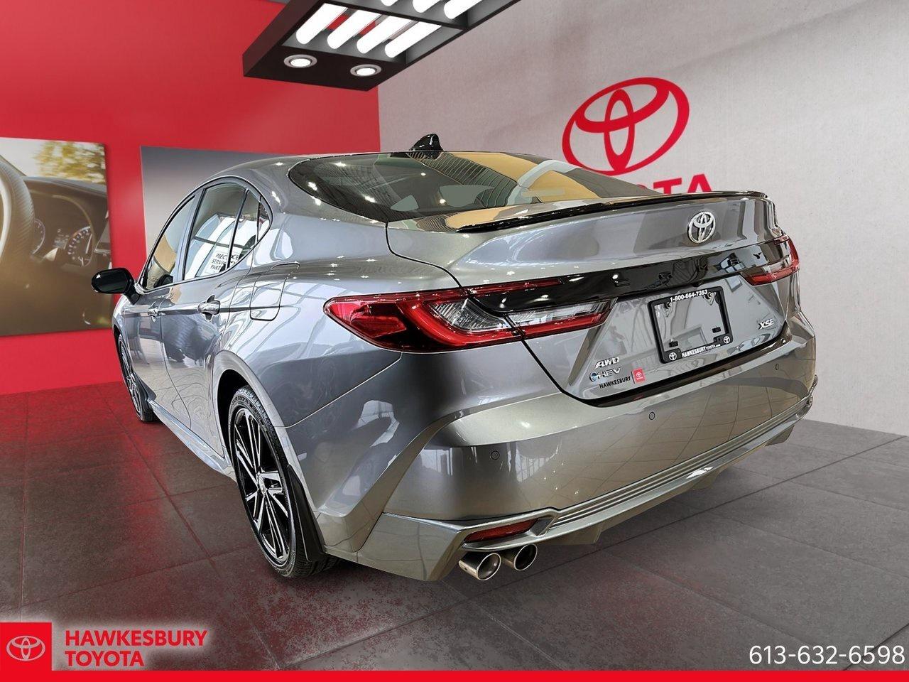 2025 Toyota Camry Hybrid XSE AWD Photo4