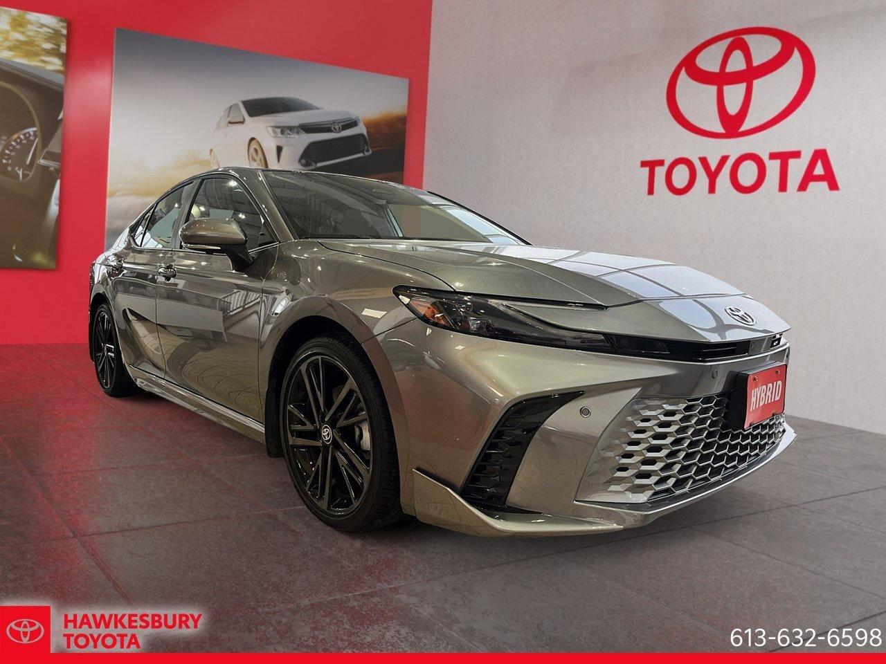 2025 Toyota Camry Hybrid XSE AWD Photo