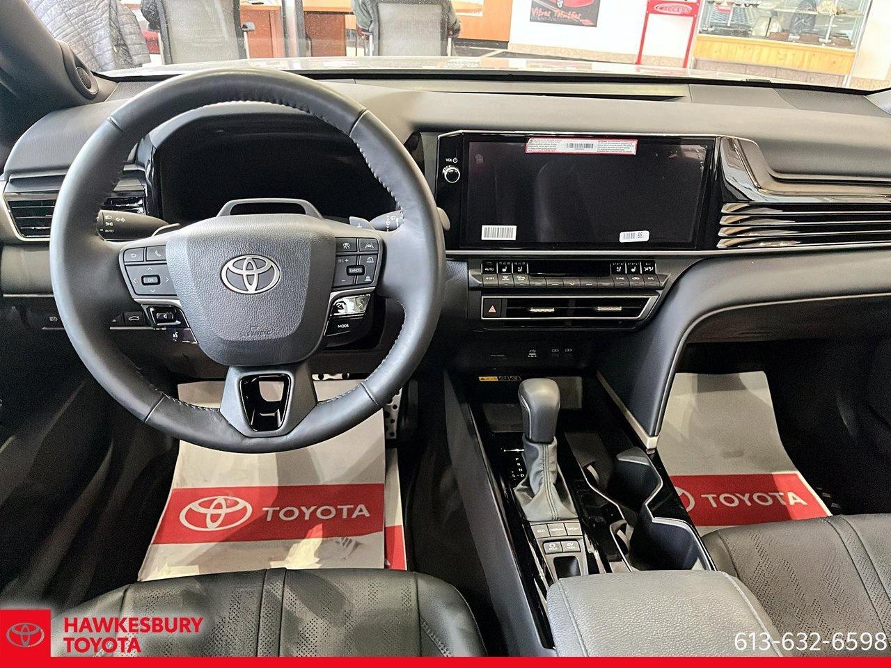 2025 Toyota Camry Hybrid XSE AWD Photo