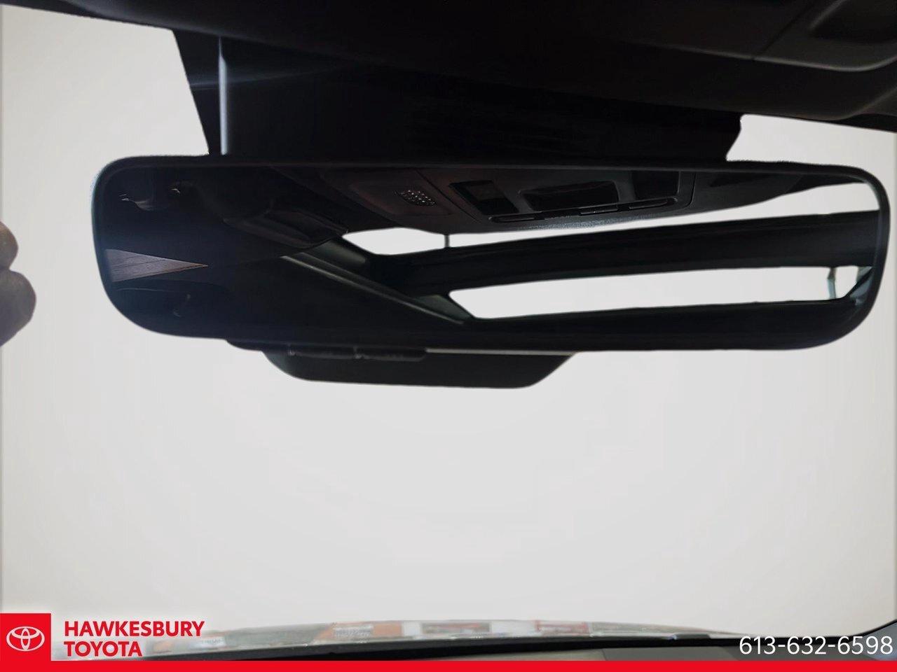 2025 Toyota Camry Hybrid XSE AWD Photo