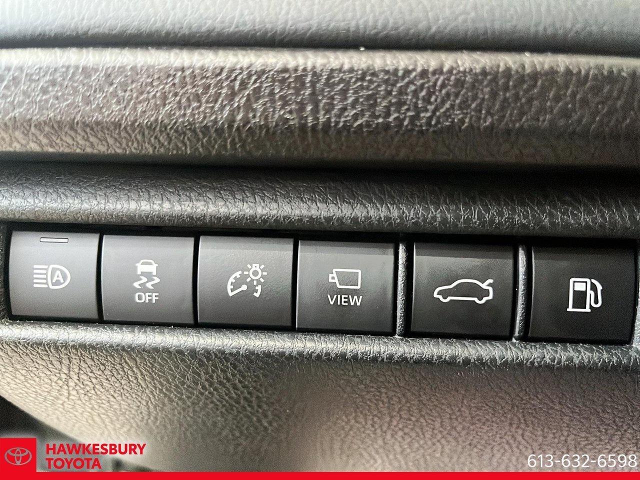 2025 Toyota Camry Hybrid XSE AWD Photo