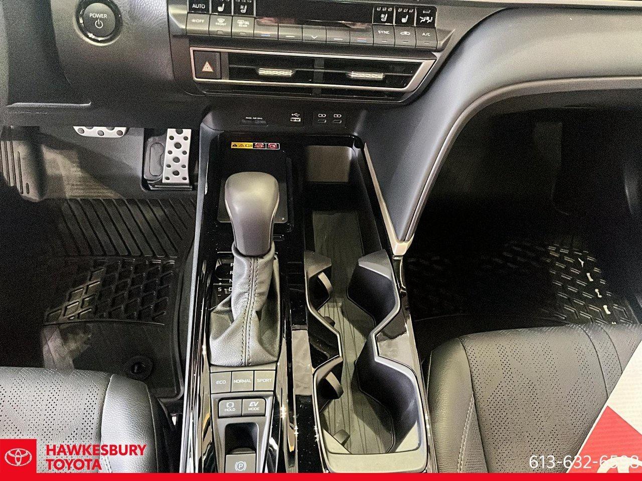 2025 Toyota Camry Hybrid XSE AWD Photo